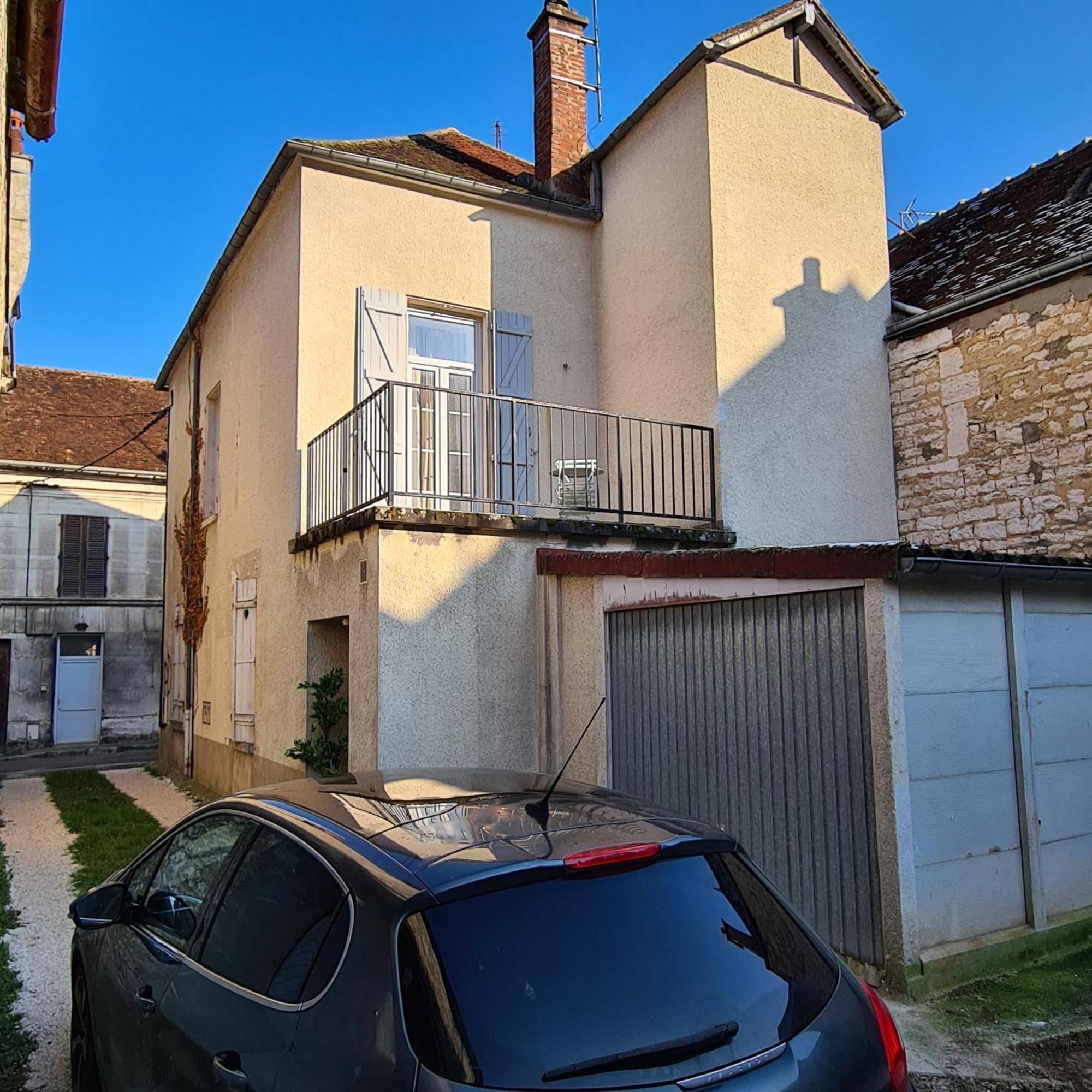 Alba - Terrasse, Local A Velos Et Parking Au Centre Historique Tonnerre Exterior foto